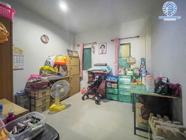 *****ทาวน์เฮ้าส์มือสองย่านกรุงเทพฯ ม.มณฑล8 เลียบคลองทวีวัฒนา เนื้อที่กว้างขวางถึง 22.5 ตร.ว. ฟังก์ชัน 3 ห้องนอน 2 ห้องน้ำ 1 ที่จอดรถ บ้านสภาพใหม่ พร้อมอยู่ บนทำเลดี เชื่อมต่อถ.เพชกษม, ถ.พุทธมณฑลสาย3, ถ.กาญจนาภิเษก ใกล้เดอะมอลล์บางแค และรถไฟฟ้าสายสีน้ำเงิน "สถานีหลักสอง" ราคาดีสุดในย่านนี้!